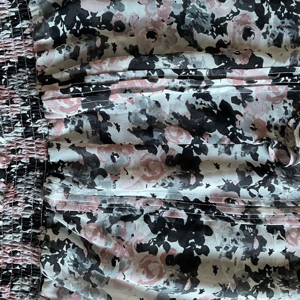 🤍 Express Floral Ruffle Blouse || Size Large - Picture 3 of 5